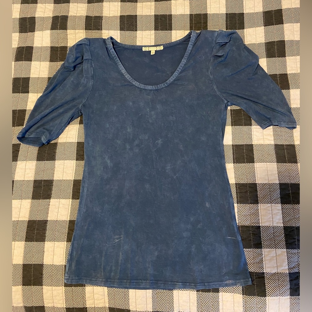 Gimmicks Womens Blue Washed Top. Size small.